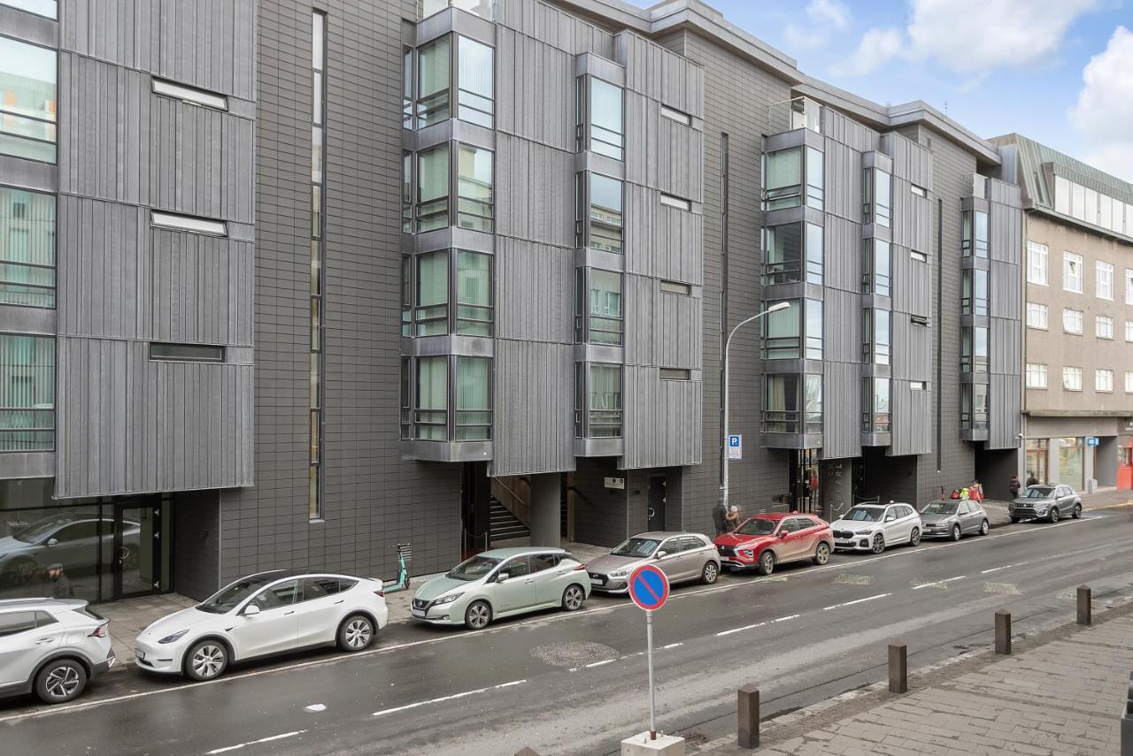 Cozy And Modern Apartment - Best Location In Reykjavik Bagian luar foto